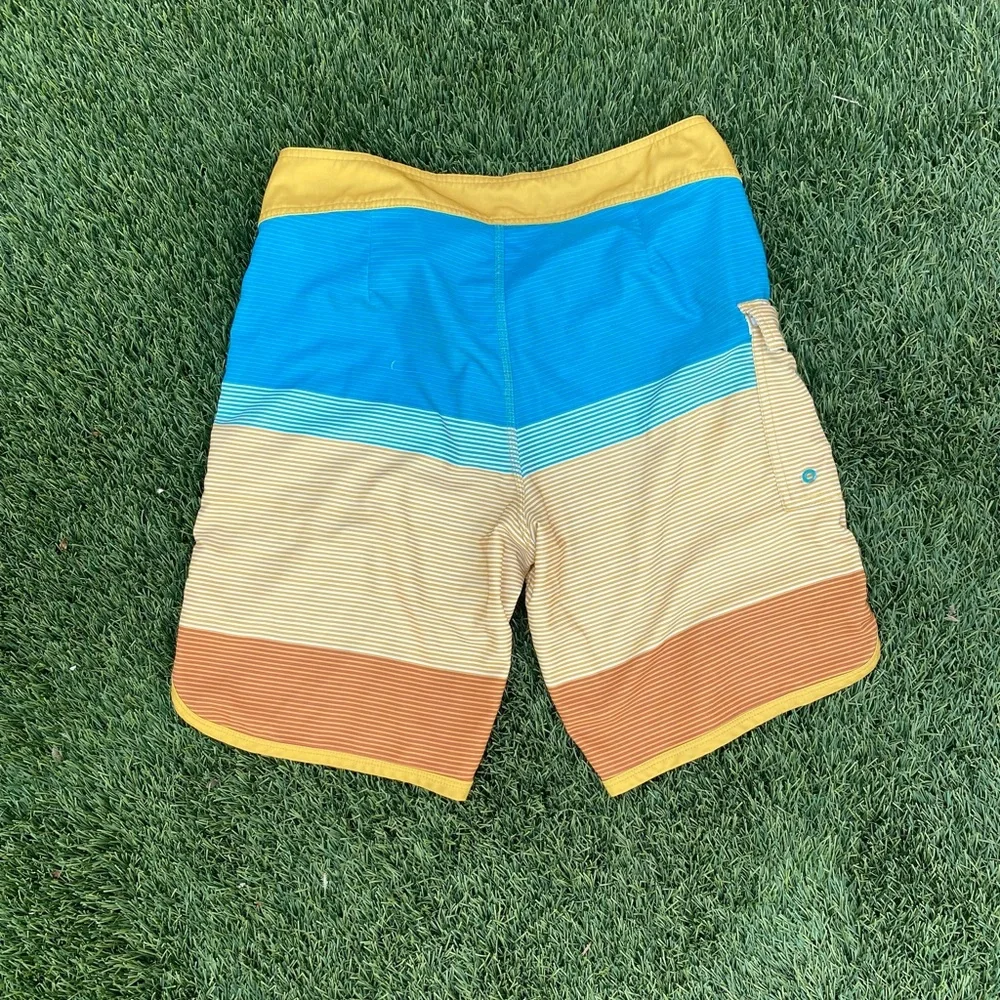Men’s RVCA trunks size 32 - Picture 2 of 4